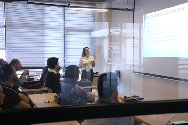 Maîtriser l'élégance discrète : le rôle du chauffeur vip