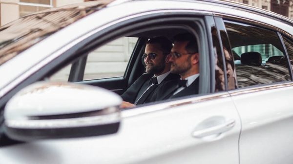 Maîtriser l'élégance discrète : le rôle du chauffeur vip