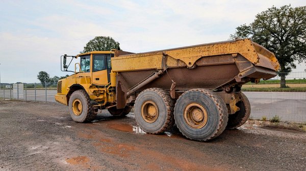 Découvrez comment louer un camion benne 3 places sans effort